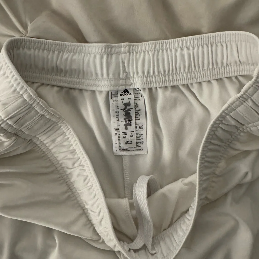 Adidas Classic White Sports Shorts - Picture 2 of 3